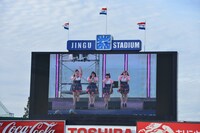 神宮球場のバックスクリーンに映るPottya。