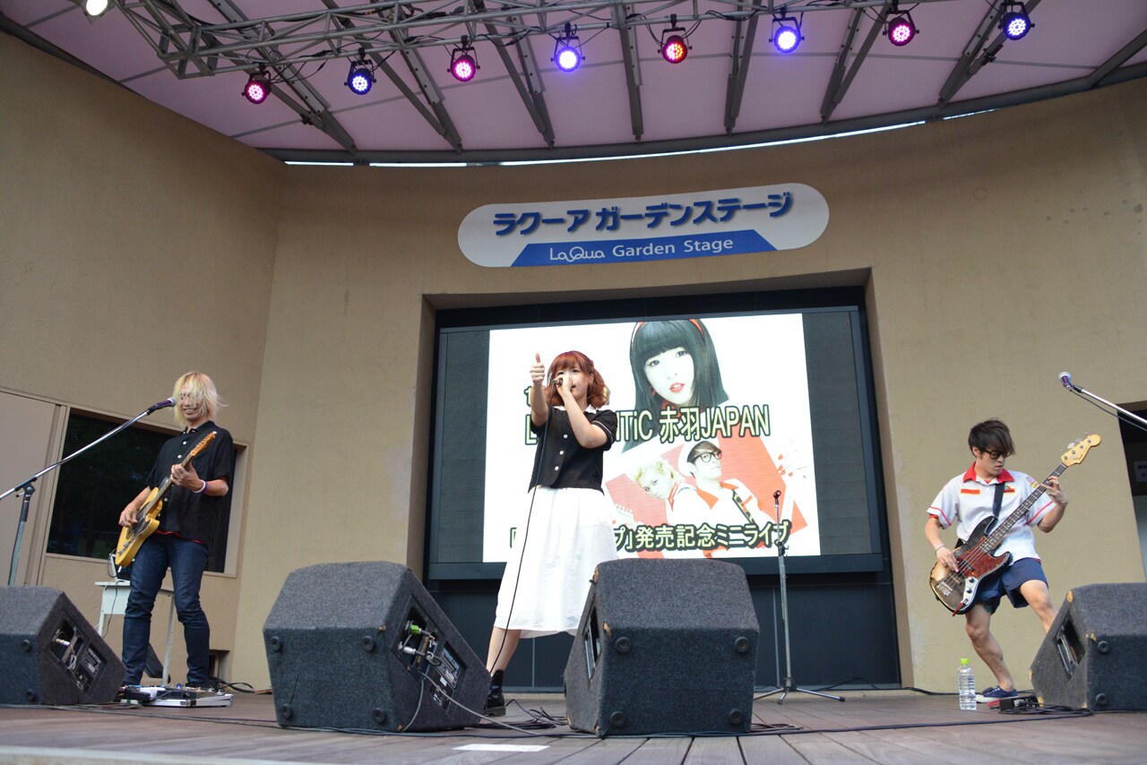 「ワンダーループ大作戦！LUI FRONTiC 赤羽JAPAN ミニライブ」東京ドームシティ ラクーア ガーデンステージ公演の様子。
