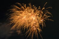 神宮軟式球場から見上げた花火。