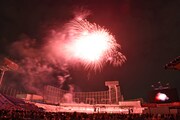 神宮球場から見上げた花火。