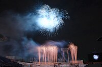 神宮球場から見上げた花火。