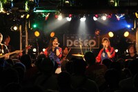 ブーイングによるワンマンライブ「オフサイド!!!」の様子。（Photo by BaO）