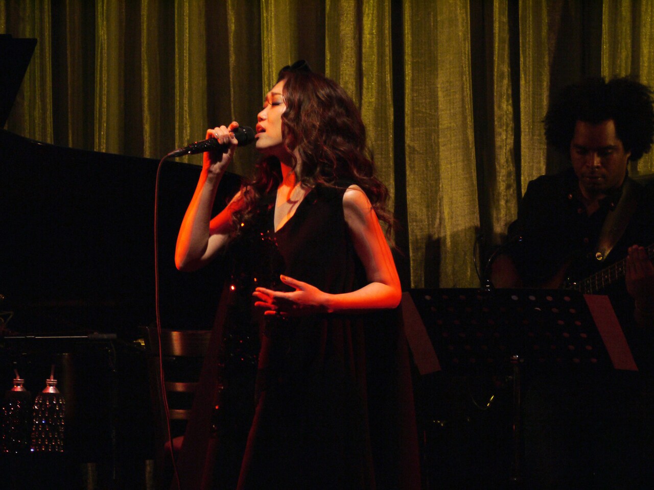 JUJU「NEWS23」ED曲をCDリリース、シューズコレクション本も発売