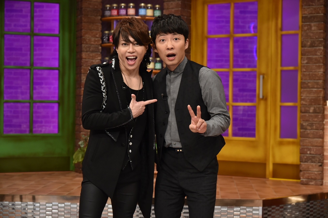 T.M.Revolutionと星野源。(c)テレビ朝日