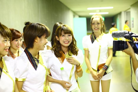 インタビューを受ける杉本ゆさ。 (写真提供:ジョブ・ネット)