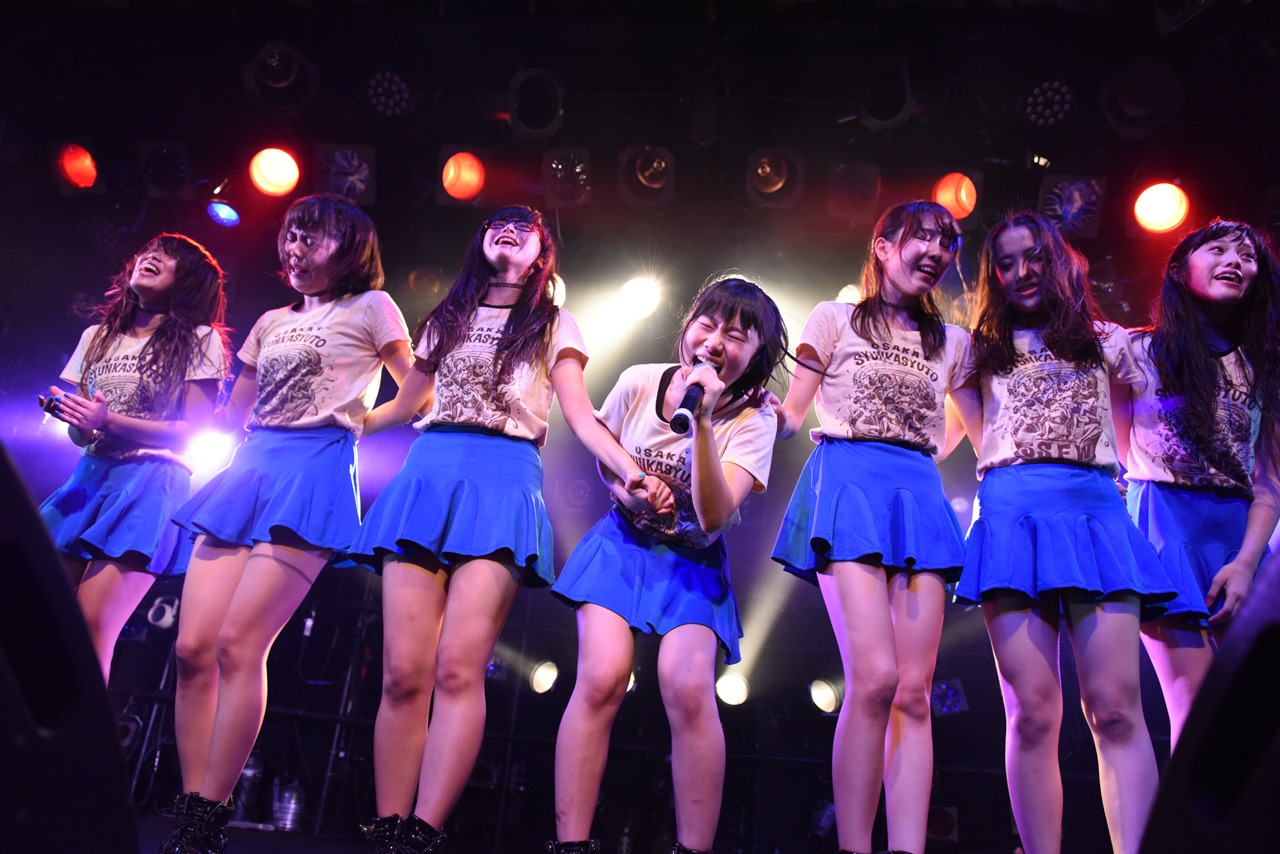 大阪☆春夏秋冬による東京初ワンマンライブ「ハチハチ」の様子。
