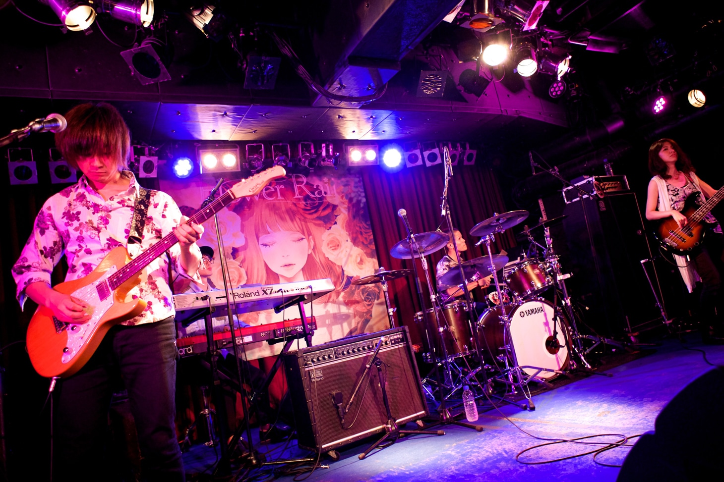 花たんのサポートメンバー。左から白須賀悟（G）、有木竜郎（Key）、中江太郎（Dr）、高原未奈（B）。（Photo by yuco）