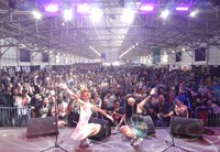 「J-POP SUMMIT 2015」でのFaint★Starのライブの様子。（Photo by tomo.t）