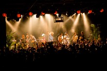 YOUR SONG IS GOOD（撮影：山川哲矢、小田部伶）