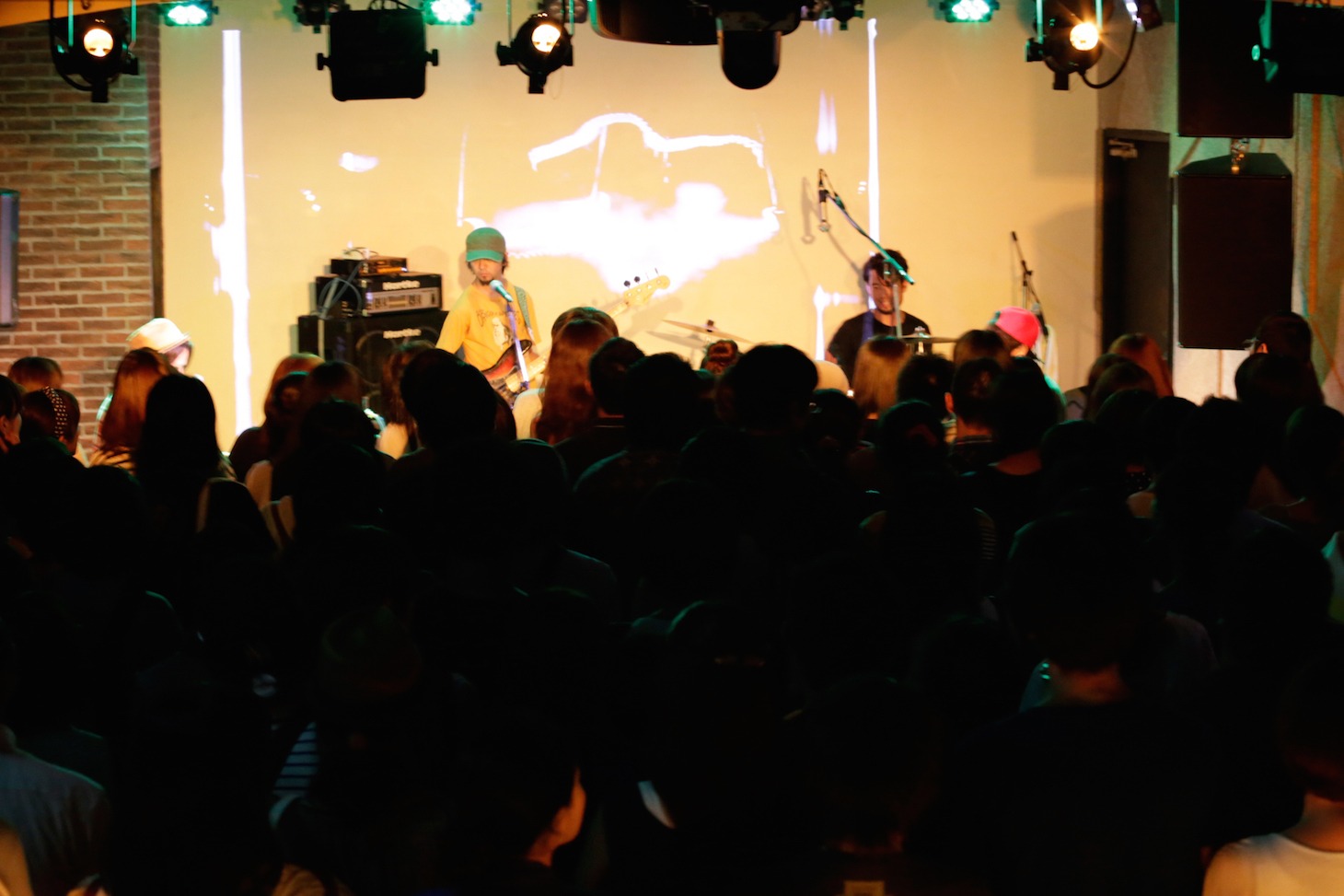 PHONO TONES「『Along the 134』Release Tour 2015 ～ better days ahead ～」東京・shibuya PLUG公演の様子。（撮影：朝倉圭祐）