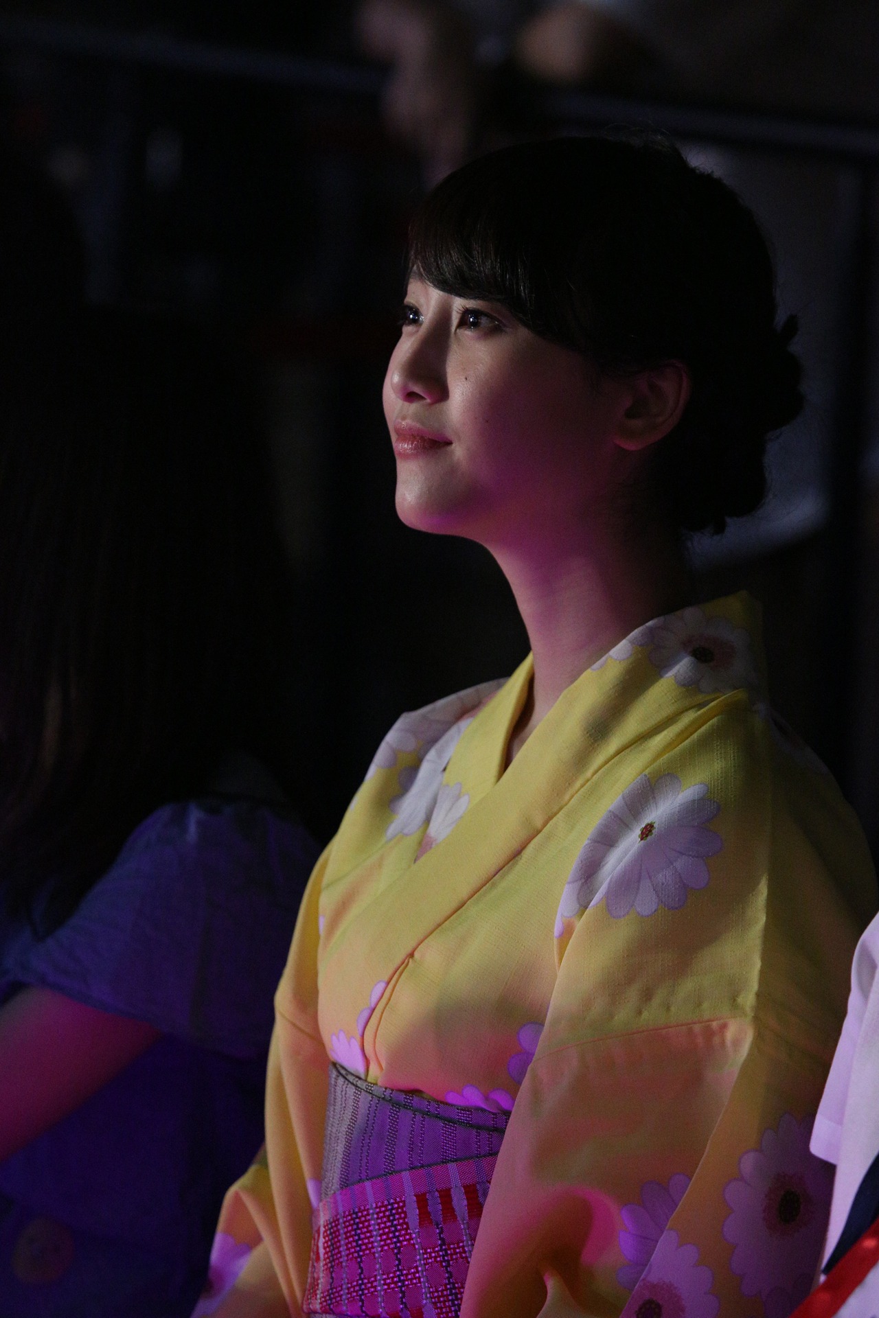 SKE48劇場で研究生公演を観劇する松井玲奈。(c)AKS
