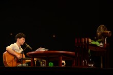 星野源「星野源のひとりエッジ in 武道館」8月13日の東京・日本武道館公演の様子。（撮影：岸田哲平）