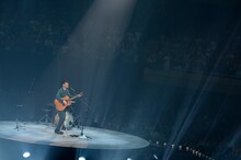 星野源「星野源のひとりエッジ in 武道館」8月13日の東京・日本武道館公演の様子。（撮影：岸田哲平）