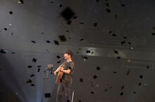 星野源「星野源のひとりエッジ in 武道館」8月13日の東京・日本武道館公演の様子。（撮影：岸田哲平）