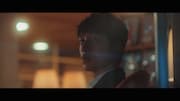 miwa「夜空。feat.ハジ→」のミュージックビデオのワンシーン。