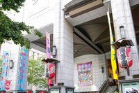 博多座周辺の様子。(c)AKS