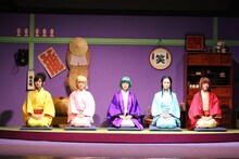 舞台「じょしらく」のワンシーン。(C)久米田康治・ヤス/講談社