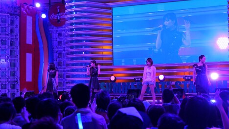 Kalafina＆藍井エイル「めざましライブ」の様子。（photo by motoki nishiyama）