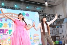 道頓堀歌劇団の彩木咲良（左）と根岸可蓮（右）。（撮影：笹森健一）