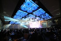 「EVENING with YOSHIKI in Tokyo Japan 2015」8月14日公演の様子。（写真提供：ジャパンミュージックエージェンシー）