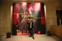 「EVENING with YOSHIKI in Tokyo Japan 2015」8月14日公演でのYOSHIKI。（写真提供：ジャパンミュージックエージェンシー）