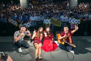 左から江口直人(どぶろっく)、Rihwa、トミタ栞、森慎太郎(どぶろっく)。(写真提供:EPICレコードジャパン)