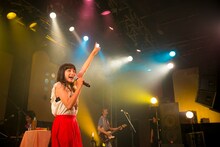 トミタ栞（写真提供：EPICレコードジャパン）