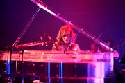 「EVENING with YOSHIKI in Tokyo Japan 2015」8月15日公演でのYOSHIKI。（写真提供：ジャパンミュージックエージェンシー）