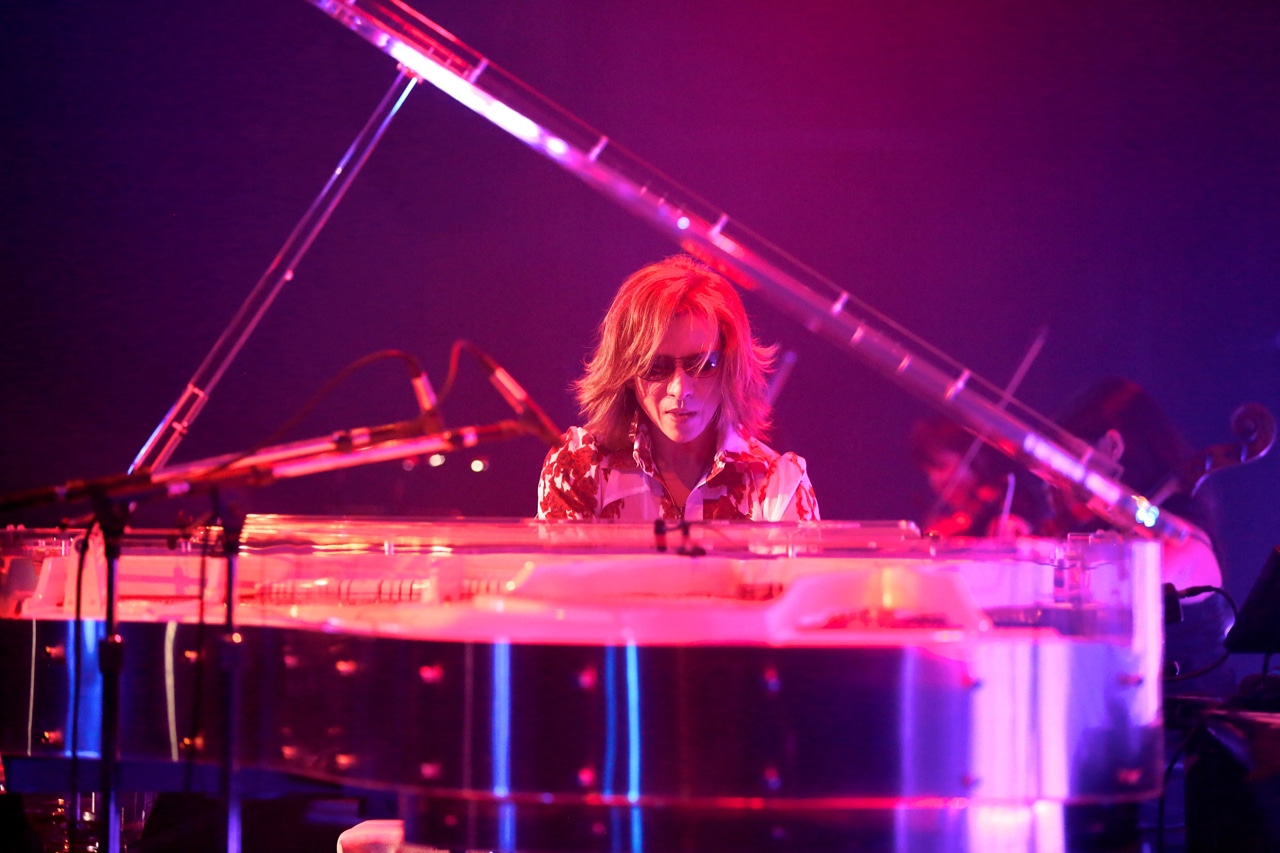 「EVENING with YOSHIKI in Tokyo Japan 2015」8月15日公演でのYOSHIKI。（写真提供：ジャパンミュージックエージェンシー）