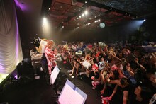 「EVENING with YOSHIKI in Tokyo Japan 2015」8月15日公演の様子。（写真提供：ジャパンミュージックエージェンシー）