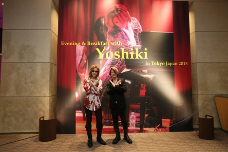 「EVENING with YOSHIKI in Tokyo Japan 2015」8月15日公演に出演したYOSHIKIとTERU。（写真提供：ジャパンミュージックエージェンシー）