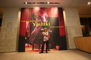 「EVENING with YOSHIKI in Tokyo Japan 2015」8月15日公演でのYOSHIKI。（写真提供：ジャパンミュージックエージェンシー）