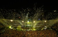 「LAWSON presents ゆず 弾き語りライブ 2015 二人参客 in 横浜スタジアム」8月16日公演の様子。（写真提供：SENHA & Co.）