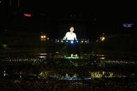 「LAWSON presents ゆず 弾き語りライブ 2015 二人参客 in 横浜スタジアム」8月16日公演の様子。（写真提供：SENHA & Co.）