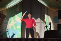 ネギライトを手に登場した田島貴男。