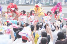 「Hi! Summer Dreamer」を披露する夢みるアドレセンス。（撮影：稲垣謙一）