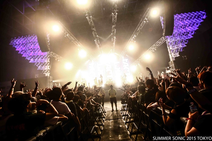 「SUMMER SONIC 2015」でのFACTのパフォーマンスの様子。（Photo by SHINGO TAMAI）