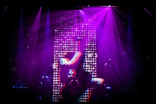 「amazarashi 5th anniversary live 3D edition」豊洲PIT公演の様子。（写真提供：ソニー・ミュージックアソシエイテッドレコーズ）