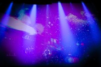 「amazarashi 5th anniversary live 3D edition」豊洲PIT公演の様子。（写真提供：ソニー・ミュージックアソシエイテッドレコーズ）