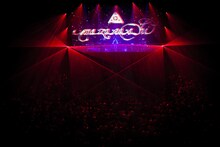 「amazarashi 5th anniversary live 3D edition」豊洲PIT公演の様子。（写真提供：ソニー・ミュージックアソシエイテッドレコーズ）