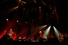 Aqua Timez「sing along SINGLES tour2015～シングル18曲一本勝負プラスα～」の様子。（写真提供：EPICレコードジャパン）