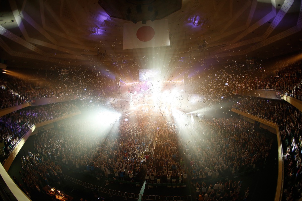 Aqua Timez「sing along SINGLES tour2015～シングル18曲一本勝負プラスα～」の様子。 （写真提供：EPICレコードジャパン）