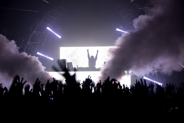 「CAPSULE -"WAVE RUNNER" RELEASE LIVE-」東京・赤坂BLITZ公演の様子。（Photo by GAKU MAEDA）