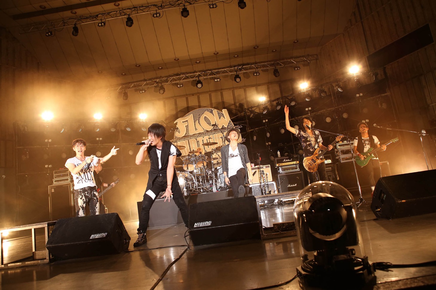 FLOW×GRANRODEOのパフォーマンスの様子。（撮影：コボリマサノリ）