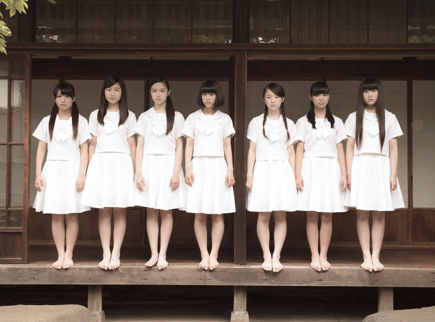アイドルネッサンス。左から4番目が石野理子。