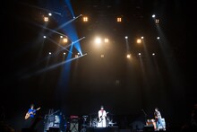 「SUMMER SONIC 2015」出演時のRADWIMPS。（撮影：植本一子）