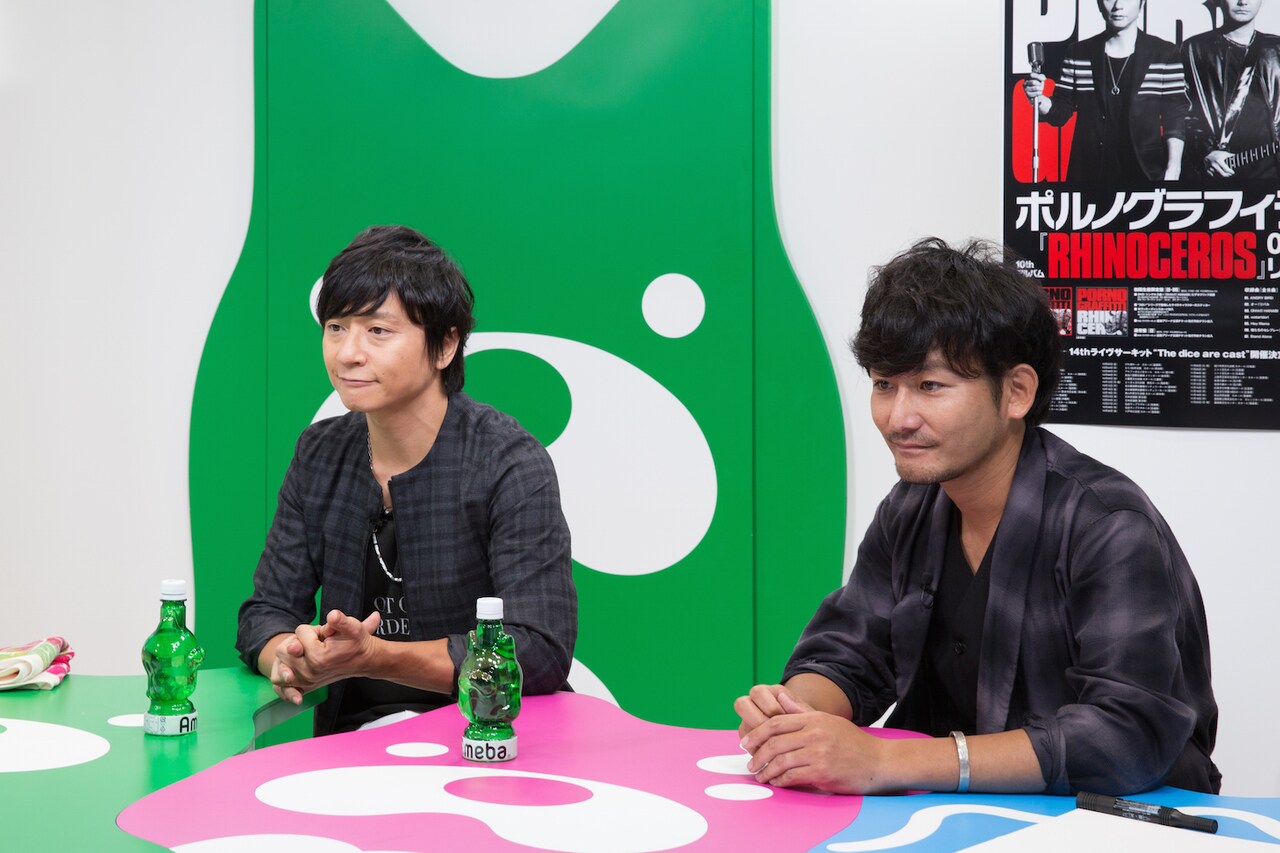 ポルノグラフィティ、原宿で生トーク「ツアーは41歳なりの肩の力が抜けたものに」