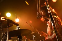 ハットリクミコ（Vo, Dr）