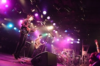 シナリオアートによるライブの様子。