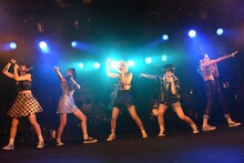 ベイビーレイズJAPANによるライブの様子。